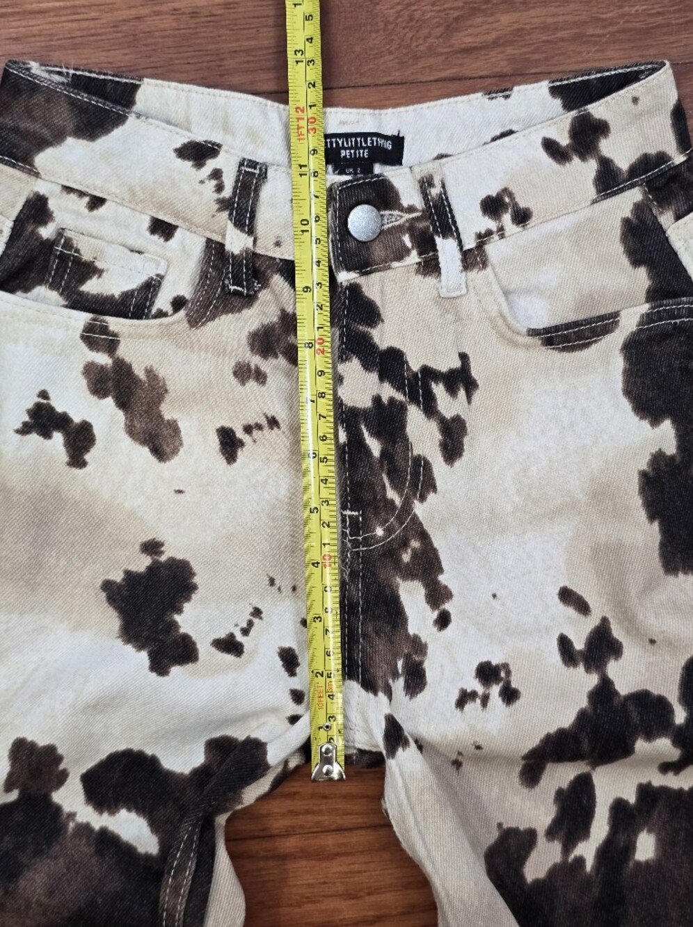 PrettyLittleThing Petite Cow Print Wide Leg Jeans Raw Hem Brown Tan Sz.00 - Picture 12 of 14